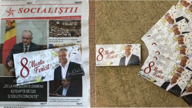 Photo of foto | Mesaje cu emblema Președinției, însoțite de ziarul de partid al socialiștilor. Moldovenii „s-au trezit” cu felicitări de 8 Martie de la Dodon în cutiile poștale