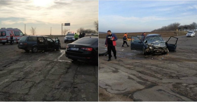 Photo of foto | Mai multe persoane au fost preluate de ambulanță după ce două mașini au fost făcute zob în apropiere de Cahul
