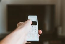 Photo of Profesorii din România vor preda de la televizor. Autoritățile lansează o emisiune pentru elevii care stau acasă