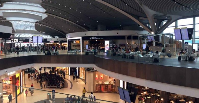 Photo of Mai mulți moldoveni sunt blocați pe Aeroportul din Roma. Dodon: „Noi vă așteptăm acasă, dar o să trecem mai ușor de această criză dacă nu încercăm să revenim pe căi legale sau ilegale”