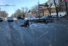 Photo of Accident rutier violent în centrul capitalei. Pasagerul unei mașini a fost aruncat peste geam
