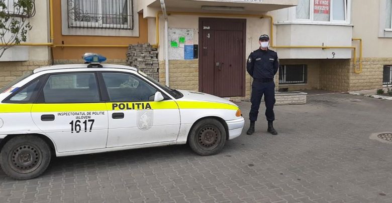 Photo of Carantină într-un bloc din Ialoveni: Oamenii pot ieși din case cel mult pentru 45 de minute
