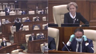 Photo of video | Scandal în Parlament după ce s-a constatat lipsa cvorumului. Înarmați cu măști și mănuși, unii deputați au bătut în mese și au acuzat guvernarea de ilegalități