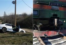 Photo of O mașină a fost izbită violent de un tren, după ce șoferul ar fi ignorat indicatoarele. Accidentul a avut loc la Cantemir