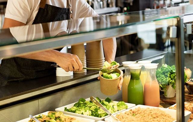 Photo of ultima oră | De mâine, putem procura mâncarea din localuri la pachet. Anunțul făcut de premier