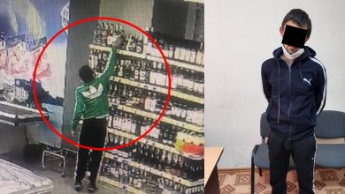 Photo of video | Alcoolul l-ar putea costa… ani de pușcărie. Momentul în care un tânăr fură băutură tare dintr-un magazin
