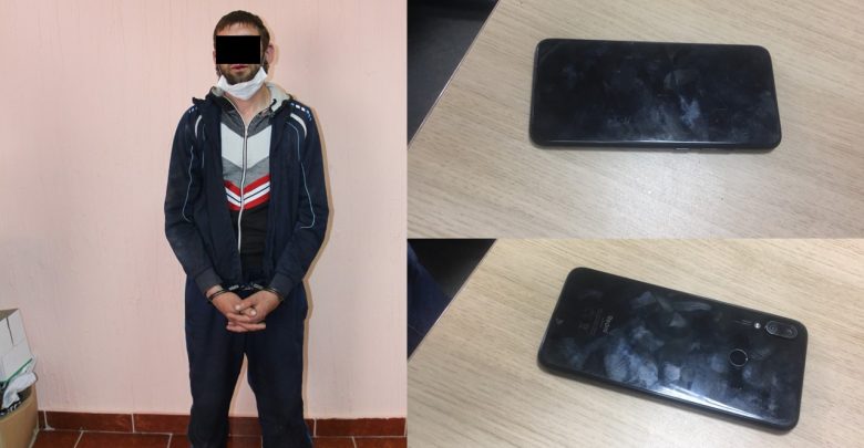 Photo of video | Un bărbat, agresat și deposedat de telefon chiar în curtea blocului. Cine este suspectul?