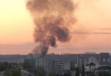 Photo of video | Un nor de fum s-a ridicat deasupra Chișinăului, după ce flăcări puternice au cuprins un teren