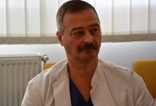 Photo of video | A tratat pacienți pe front și a efectuat mii de intervenții pe ambele maluri ale Prutului. Un doctor originar din Fălești a preluat conducerea spitalului din Suceava