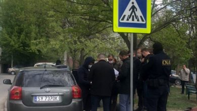 Photo of Ar fi pretins 3000 de euro pentru a nu trage la răspundere figuranții unui dosar. Doi polițiști, reținuți în flagrant de CNA