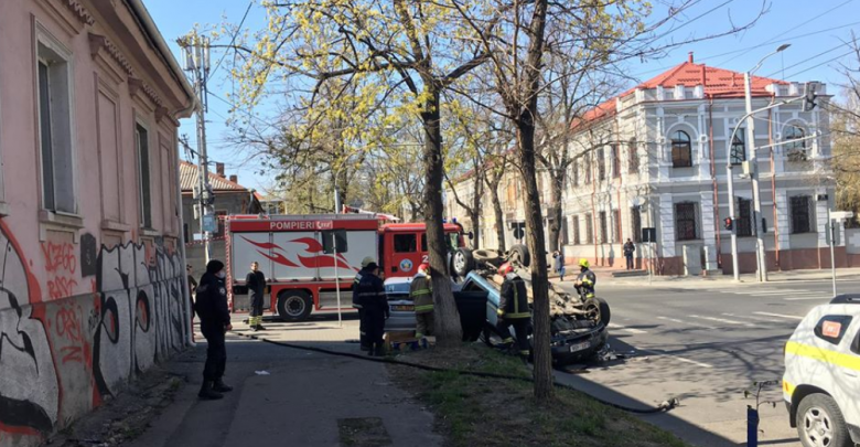 Photo of foto | Accident grav în centrul capitalei. În urma impactului, una dintre mașini s-a răsturnat