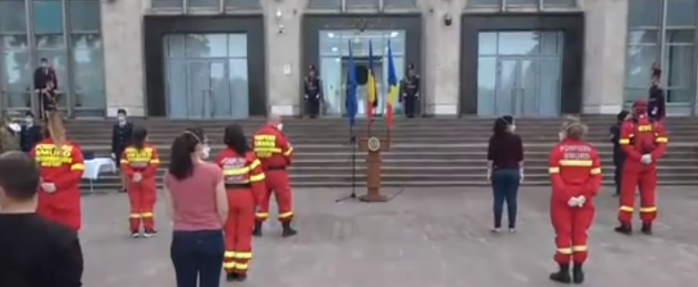 Photo of video | Medicii români își încheie misiunea în Moldova. Ceremonia se desfășoară în fața Guvernului