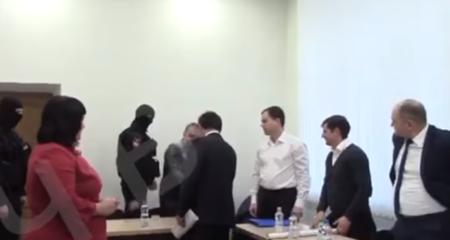 Photo of video | În presă au apărut secvențe video în care Stoianoglo se salută și îi strânge mâna lui Platon. Reacția Procuraturii Generale