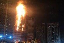 Photo of video | Un zgârie-nori din Emiratele Arabe Unite a fost cuprins de flăcări. Momentul în care bucăți încinse ale fațadei se desprind și cad de la înălțime