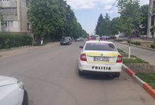 Photo of video | Un motociclist și șoferul unui Bentley s-au dat în spectacol în fața polițiștilor: „Fac live ca să fii vedetă”