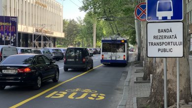 Photo of foto | Vom evita ambuteiajele? Pe strada Pușkin din capitală a apărut o bandă doar pentru transportul public și cicliști