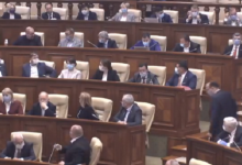 Photo of Mai mulți deputați au venit fără măști la ședința Parlamentului. Greceanîi, către o colegă de partid: „Nu intrați în polemică”