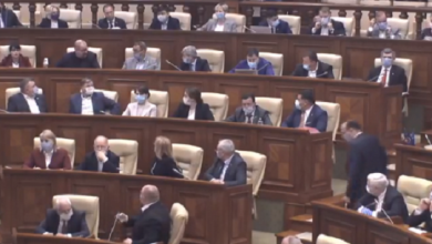 Photo of Mai mulți deputați au venit fără măști la ședința Parlamentului. Greceanîi, către o colegă de partid: „Nu intrați în polemică”