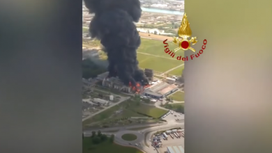 Photo of video | Explozie la o centrală chimică din Veneția. Un strat de fum dens și toxic a cuprins împrejurimile