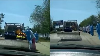 Photo of video | Un chirurg din Ceadâr-Lunga, răpus de COVID-19, a fost condus pe ultimul drum. În echipamente și cu flori, colegii săi s-au aliniat lângă stradă