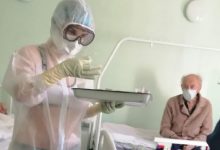 Photo of foto | O asistentă medicală a îmbrăcat echipamentul de protecție transparent peste costumul de baie. Cum au reacționat pacienții?