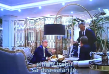 Photo of video | Momentul în care Plahotniuc îi oferă lui Dodon o sacoșă neagră: „Iar umblați cu culioașele”