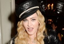 Photo of Madonna: „Voi face o plimbare lungă și voi inspira aerul cu COVID-19”. Aceasta spune că a fost testată pozitiv cu anticorpi