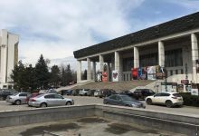 Photo of video | Gata cu parcarea în scuarul Teatrului de Operă şi Balet „Maria Bieşu”! În zonă a fost amplasată o barieră de trecere
