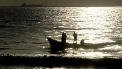 Photo of Doi pescari, salvați după șase săptămâni petrecute în derivă pe mare. „Erau emaciaţi”