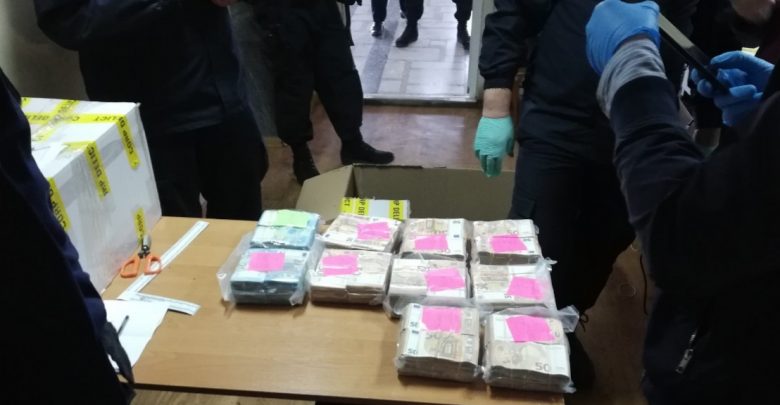 Photo of Un cetățean a informat procurorii că banii găsiți într-un camion la vama Leușeni îi aparțin