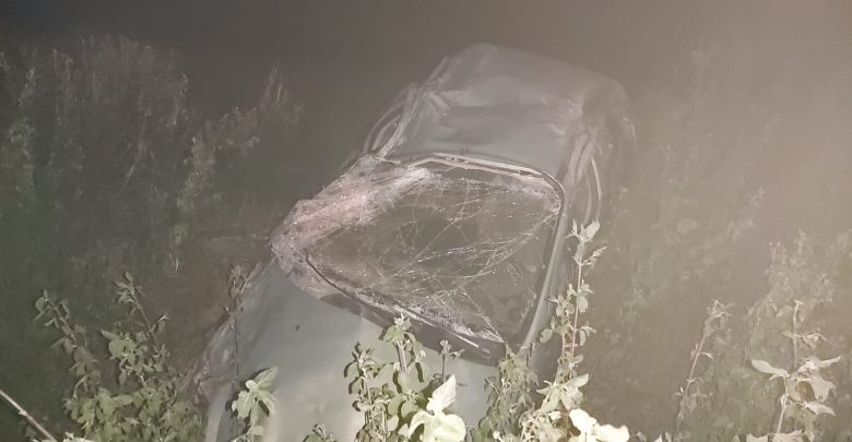 Photo of foto | Accident îngrozitor în raionul Dondușeni. O mașină a ajuns în șanț, iar șoferul – pe carosabil