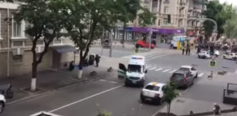 Photo of video | Alertă cu bombă pe strada Armenească. Zona a fost încercuită de polițiști