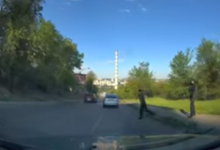 Photo of video | Imagini cu impact emoțional! Un pieton, aruncat la câțiva metri distanță după ce a fost tamponat de o mașină