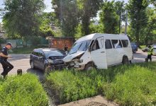 Photo of foto | Accident grav în capitală. Doi șoferi și o pasageră au fost transportați de urgență la spital