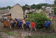 Photo of foto | Efectele devastatoare ale ploilor: Salvatorii au evacuat nămolul și au pompat apa din gospodăriile moldovenilor