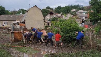 Photo of foto | Efectele devastatoare ale ploilor: Salvatorii au evacuat nămolul și au pompat apa din gospodăriile moldovenilor