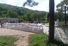 Photo of foto | Salvatorii din Moldova se află în regim de alertă! În mai multe raioane din țară se întăresc sau se construiesc diguri de protecție