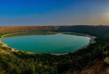 Photo of video | Fenomen ciudat în India. Apa unui lac vechi de 50.000 de ani și-a schimbat brusc culoarea