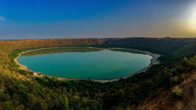 Photo of video | Fenomen ciudat în India. Apa unui lac vechi de 50.000 de ani și-a schimbat brusc culoarea