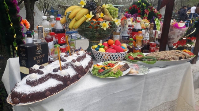 Photo of Gata cu prânzurile lângă morminte! Consumul produselor alimentare și băuturilor alcoolice, interzis de Paștele Blajinilor în cimitirele din capitală