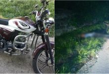 Photo of foto | Un tânăr s-a izbit cu motocicleta de un gard și ar fi lăsat pasagerul să zacă pe marginea drumului. Bărbatul a decedat pe acostament