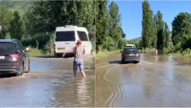 Photo of video | Atenție, șoferi! În raionul Rezina s-a ridicat albia Nistrului, iar vehiculele „înoată” pe carosabil