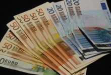 Photo of 800 de euro mită și 9000 de euro cu proveniență necunoscută, ridicați la percheziție. Un bărbat din Cantemir, reținut de CNA