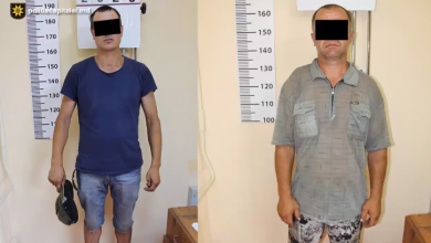 Photo of video | Doi bărbați arată Poliției cum ar fi lovit cu lopata și înjunghiat un prieten de pahar. Ce pedeapsă riscă bănuiții?