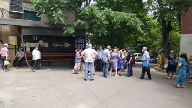 Photo of foto, video | O nouă lună de pandemie, cu ceartă și îmbulzeală în fața CTAS. Poliția este la fața locului