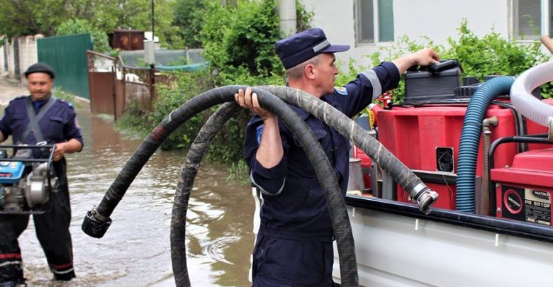 Photo of Subsolurile mai multor blocuri din capitală au fost inundate după ploaia din această noapte