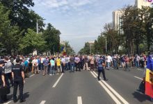 Photo of update, video | Veteranii de război au blocat bd. Ștefan cel Mare și Sfânt. Au ieșit câțiva deputați