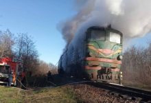 Photo of Locomotiva unui tren cu pasageri, cuprinsă de flăcări la Drochia. Oamenii s-au evacuat singuri