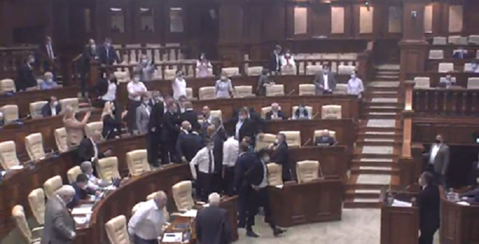 Photo of video | Chicu – huiduit de parlamentari. Deputații au scandat „mincinosul”