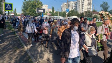 Photo of foto | Înarmați cu măști și icoane, mai mulți enoriași participă la Drumul Crucii în jurul Chișinăului. Reacția MSMPS